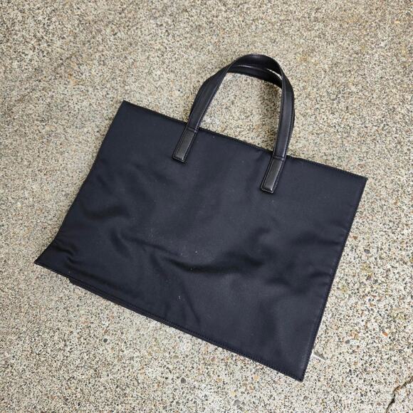 Vtg Y2k TUMI Metal Applique Logo Plain Extendable Zip Medium Size Tote Bag - Picture 3 of 8